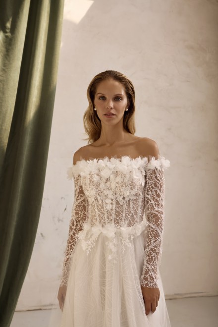 https://www.sposa-lia.com/images/stories/virtuemart/product/per-in white-029-angelina-02.jpg